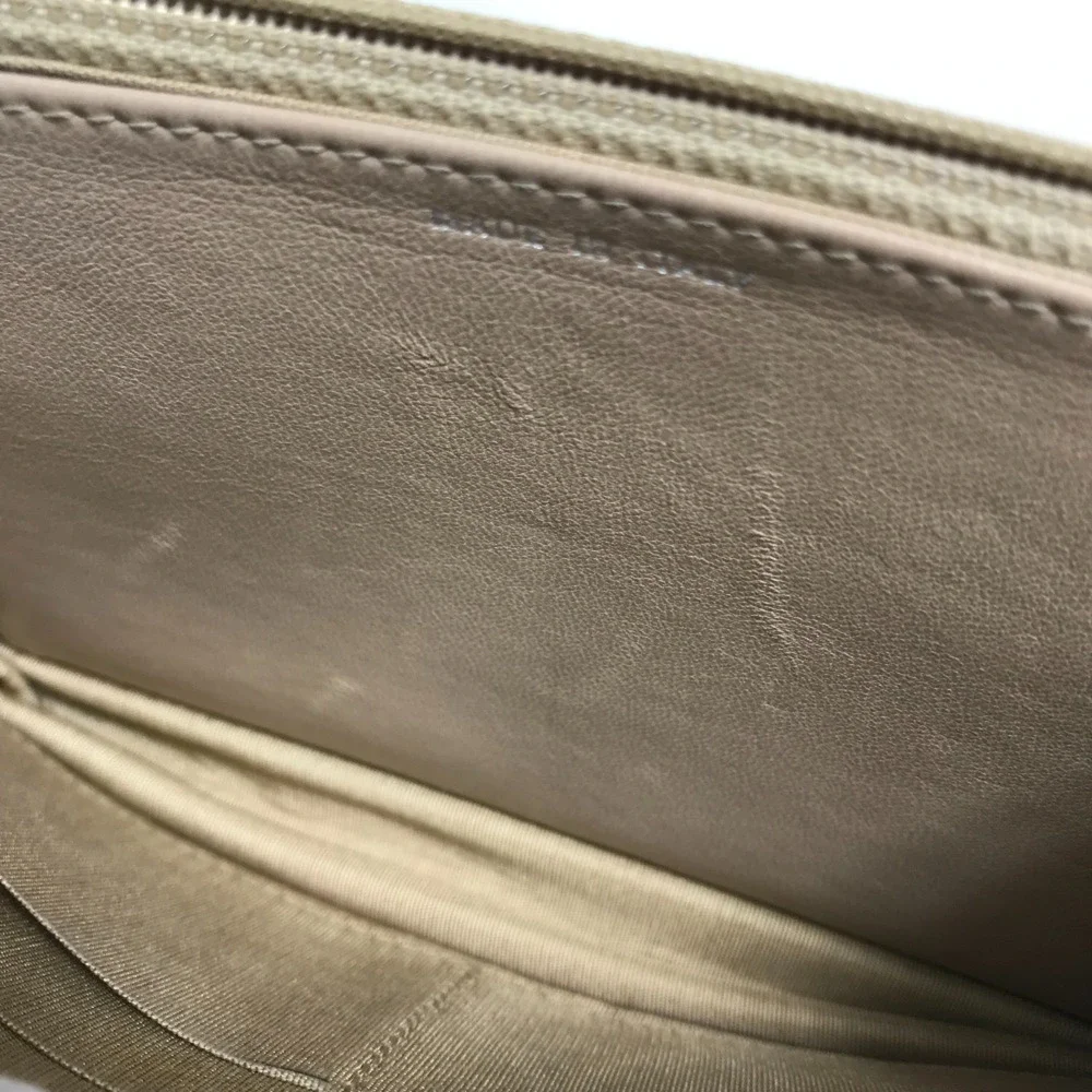 CHANEL Authentic Cream Wallet - Picture 14 of 16